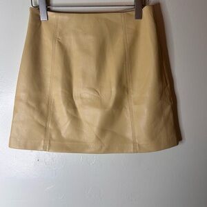 ARITZIA BABATON
VEGAN LEATHER MODERN MNI SKIRT